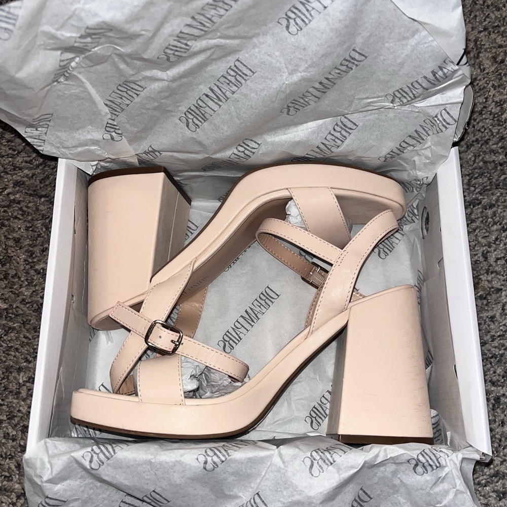 Dream Pairs Beige Block Heel Sandals - Picture 2 of 6